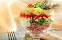 Як приготувати смачні порційні салати-коктейлі у креманках чи склянках