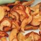 Сушені яблука: користь та шкода для організму, калорійність, що з них можна приготувати