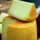 فوائد ومضار أنواع الجبن المختلفة: معيار الجبن اليومي للمرأة