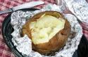 Bagaimana cara memanggang kentang dengan kertas timah dengan benar di dalam oven?