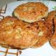 Koteletts mit Grieß statt Brot: Yalovichi-Koteletts mit Grieß