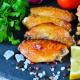 Ζυμαρικά κοτόπουλου σε σάλτσα μελιού-σόγιας: έτοιμο αγαπημένο ορεκτικό