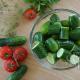 Salad yang luar biasa gurih dengan ogirkiv di tomat: persiapan untuk musim dingin - Anda akan menjilat jari Anda Resep ogirkiv di tomat chasnikovy bay