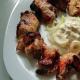 كيفية طهي لحم الخنزير مع البصل في الفرن كيفية طهي اللحم على وسادة البصل