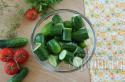 Nevjerojatno ukusna salata s ogirkivom i rajčicom: priprema za zimnicu - polizat ćete prste. Recept za ogirkiv s rajčicom chasnikovy bay